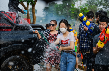 태국 '송크란 축제': 물싸움과 대규모 물놀이로 유명한 새해 맞이 축제