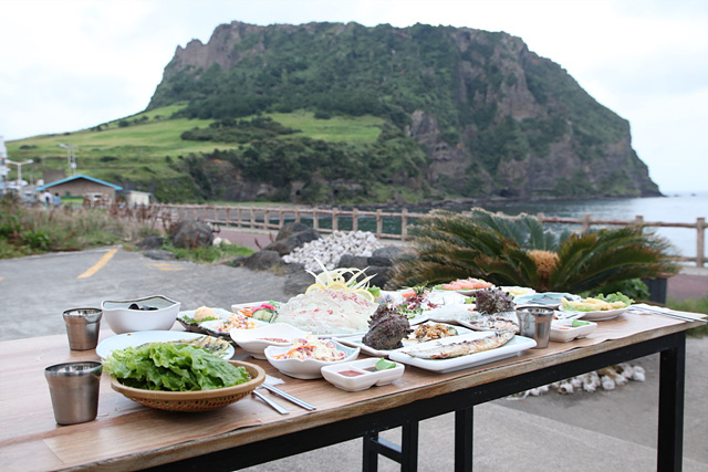 제주 성산 맛집 베스트 현지인추천 제주도여행 온평바다한그릇,독고집,성산바다풍경,전망좋은횟집&amp;흑돼지,몰마농그대와함께해물라면,성산타쿠마스시,꽃담수제버거,성산봄죽칼국수,성산고등어쌈밥김치찜,미향해장국