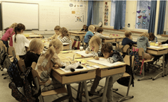 수업 중인 핀란드의 초등학교 교실의 모습