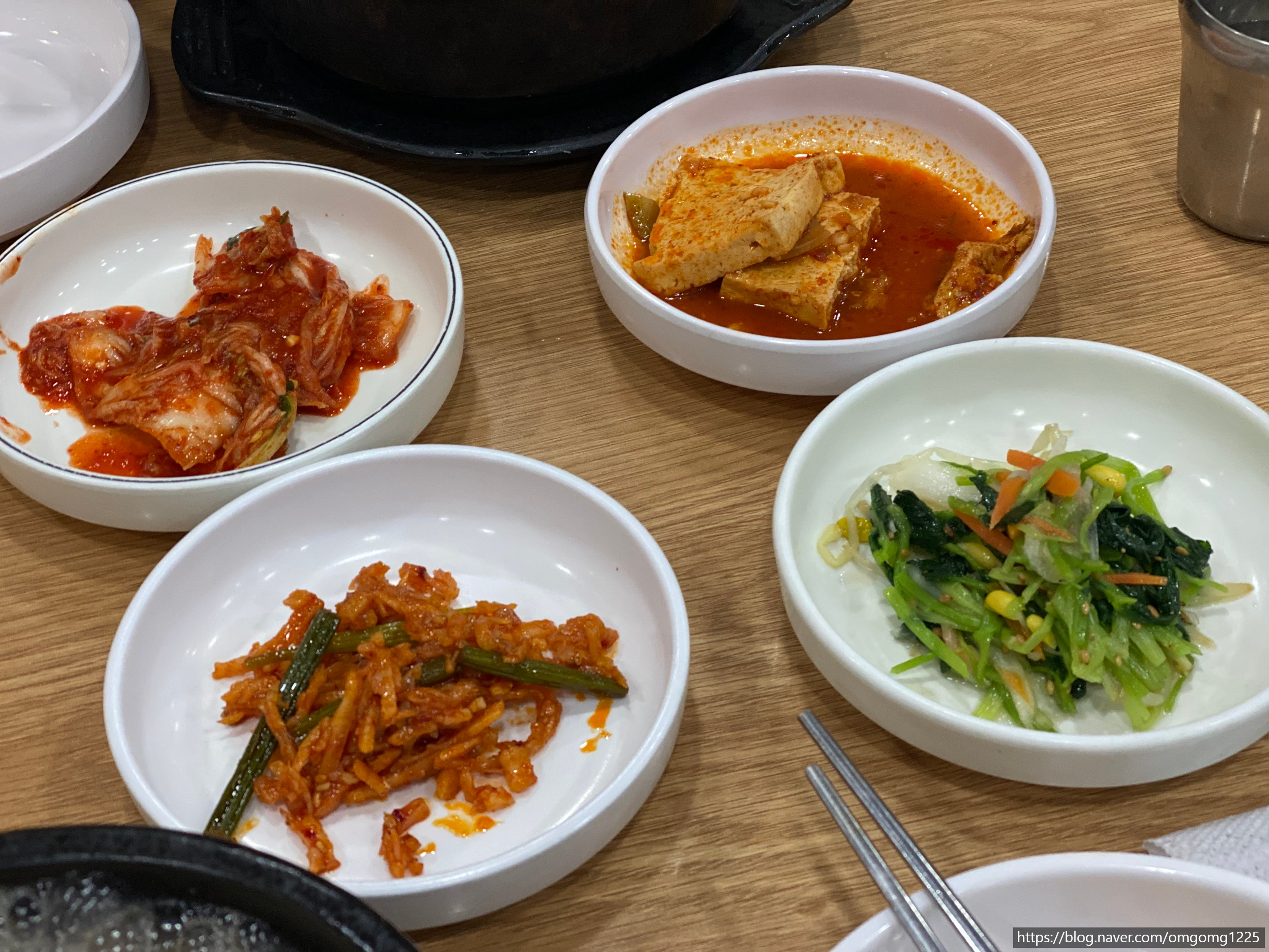 종로 종각 직장인 맛집 굴국밥 추천 한솔식당 반찬