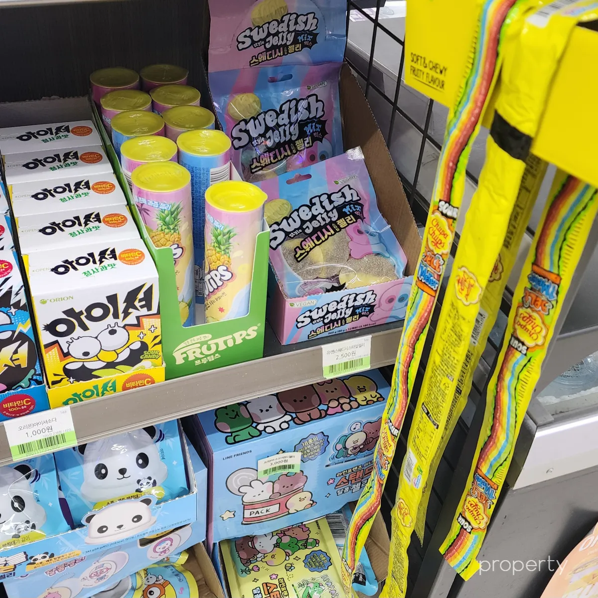 편의점-젤리매대-알록달록한-다양한젤리가있는모습