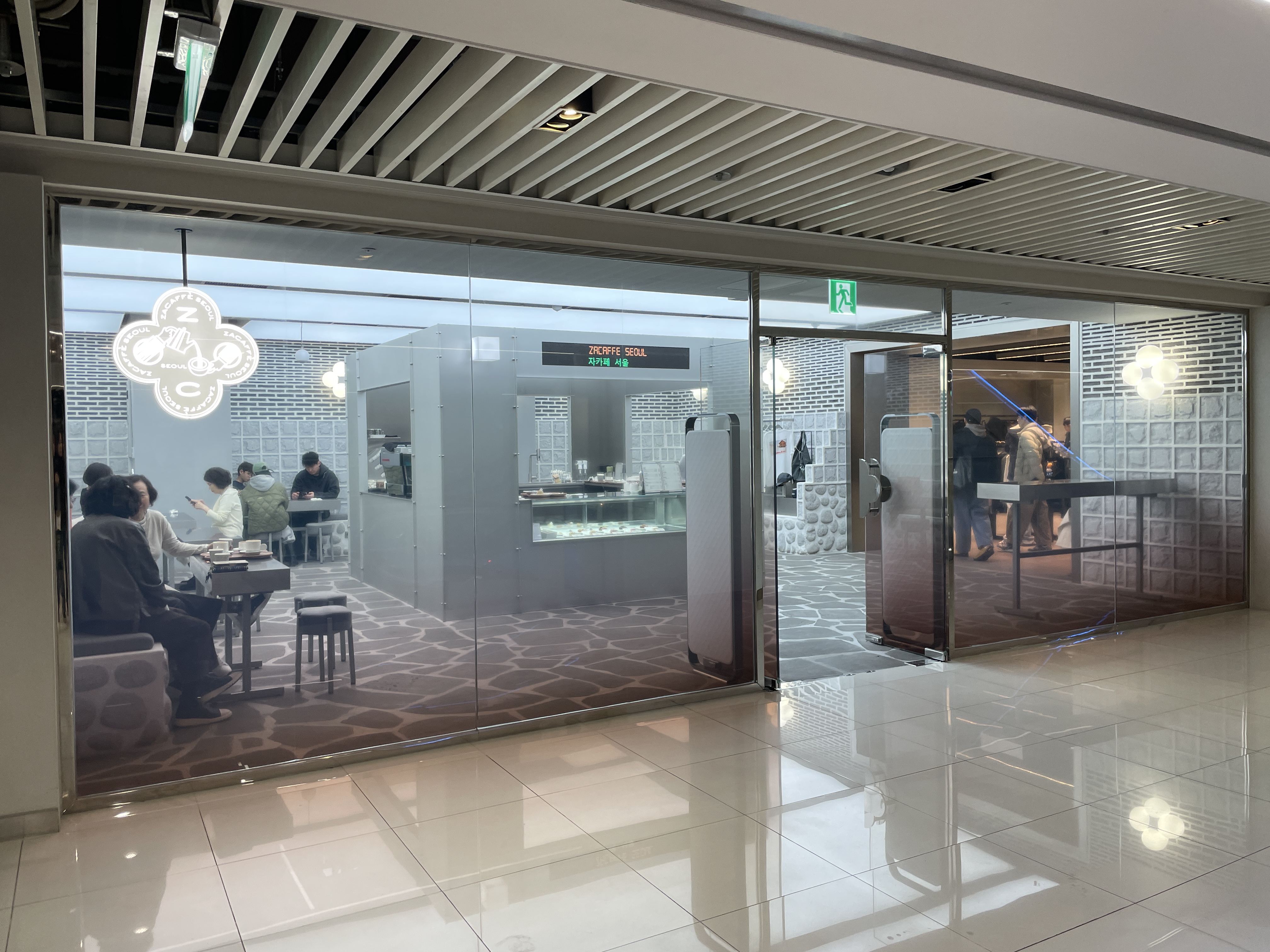 ZARA에서 하는 자카페