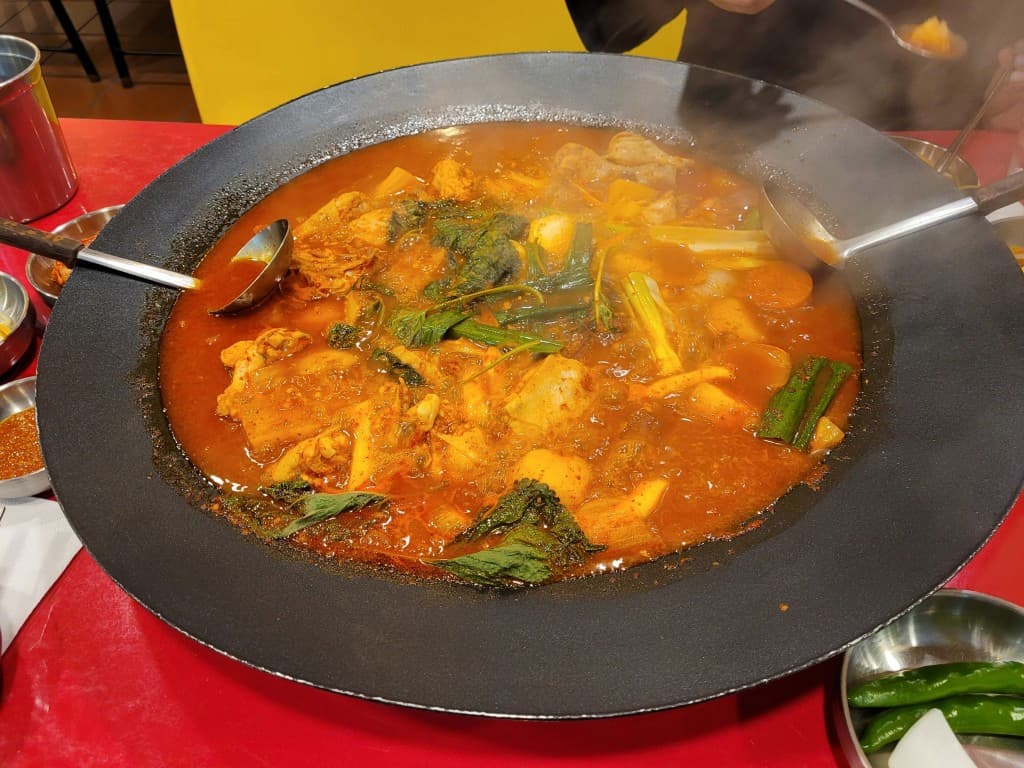 강남닭한상 왕솥뚜껑 닭도리탕 한상