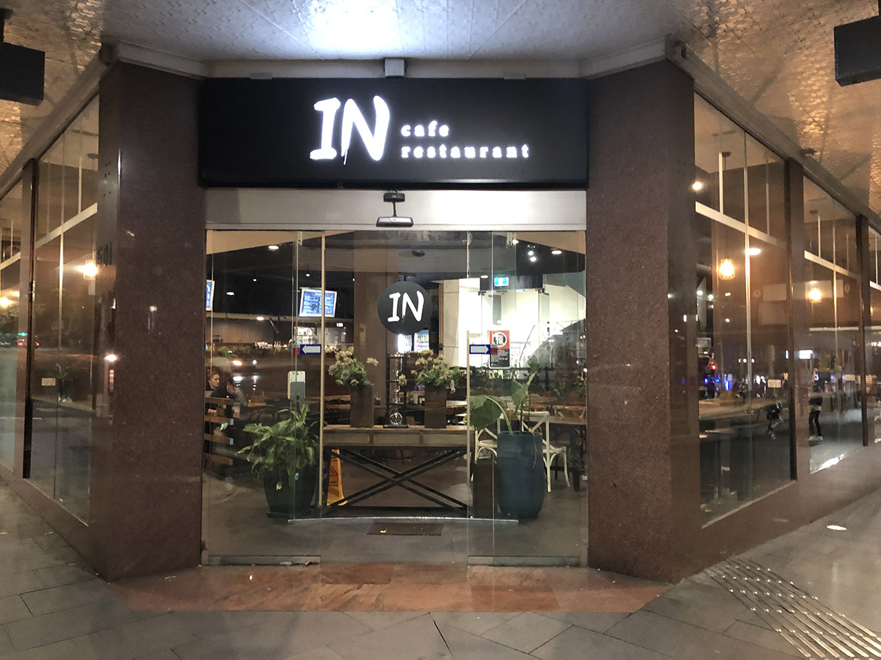 중앙역 앞에 있는 인 카페