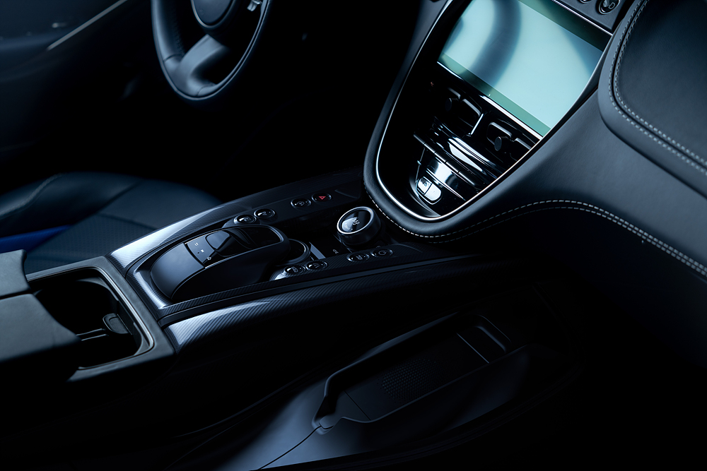 애스턴마틴 슈퍼SUV DBX707