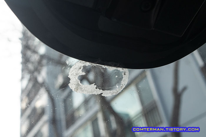 네비게이션 양면 테이프 찌꺼기