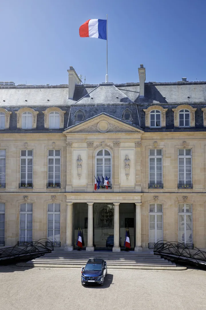 르노 라팔 프레지덴셜 차량 이미지