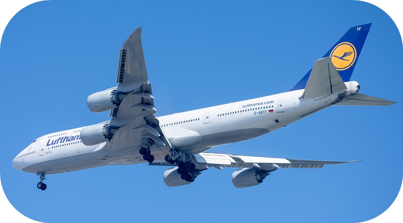 루프트한자-B747-8-여객기-푸른-하늘-비행중