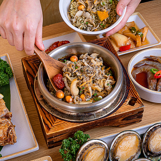 제주도 애월 맛집 현지인 추천 Best 10 제주달 애월해안도로본점 이춘옥원조고등어쌈밥 제주애월본점 제주 정직한돈 고이정 애월흑돼지 보리짚불구이 동경밥상 장인의집[본점] 갈치바다 애월 해물통라면 문개항아리 애월해안도로점 한라소곱창 애월 온기