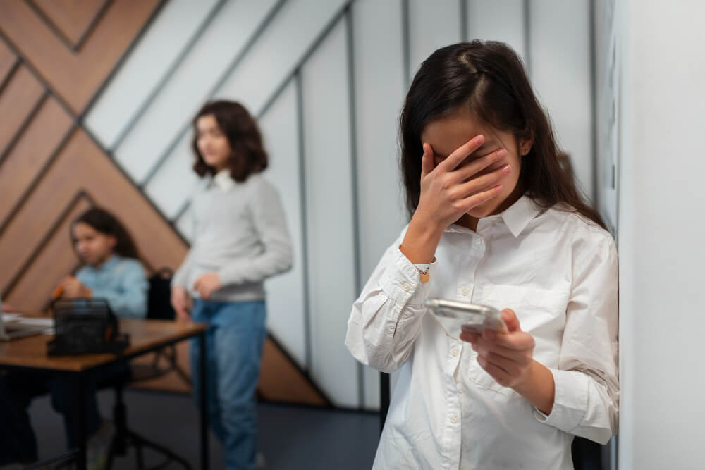 사이버 폭력, 스토킹, 따돌림, 언어 폭력 : 스마트폰, 사이버 신종 범죄의 부상