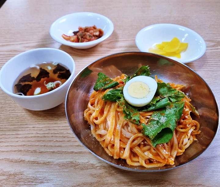 46년 뚝심의 결정체 쫄깃 탱글 면발 비빔칼국수 대전 맛집 추천 생방송투데이 고수뎐