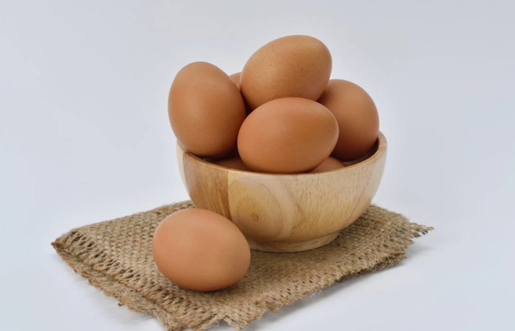 난각막을 나타내는 계란 사진