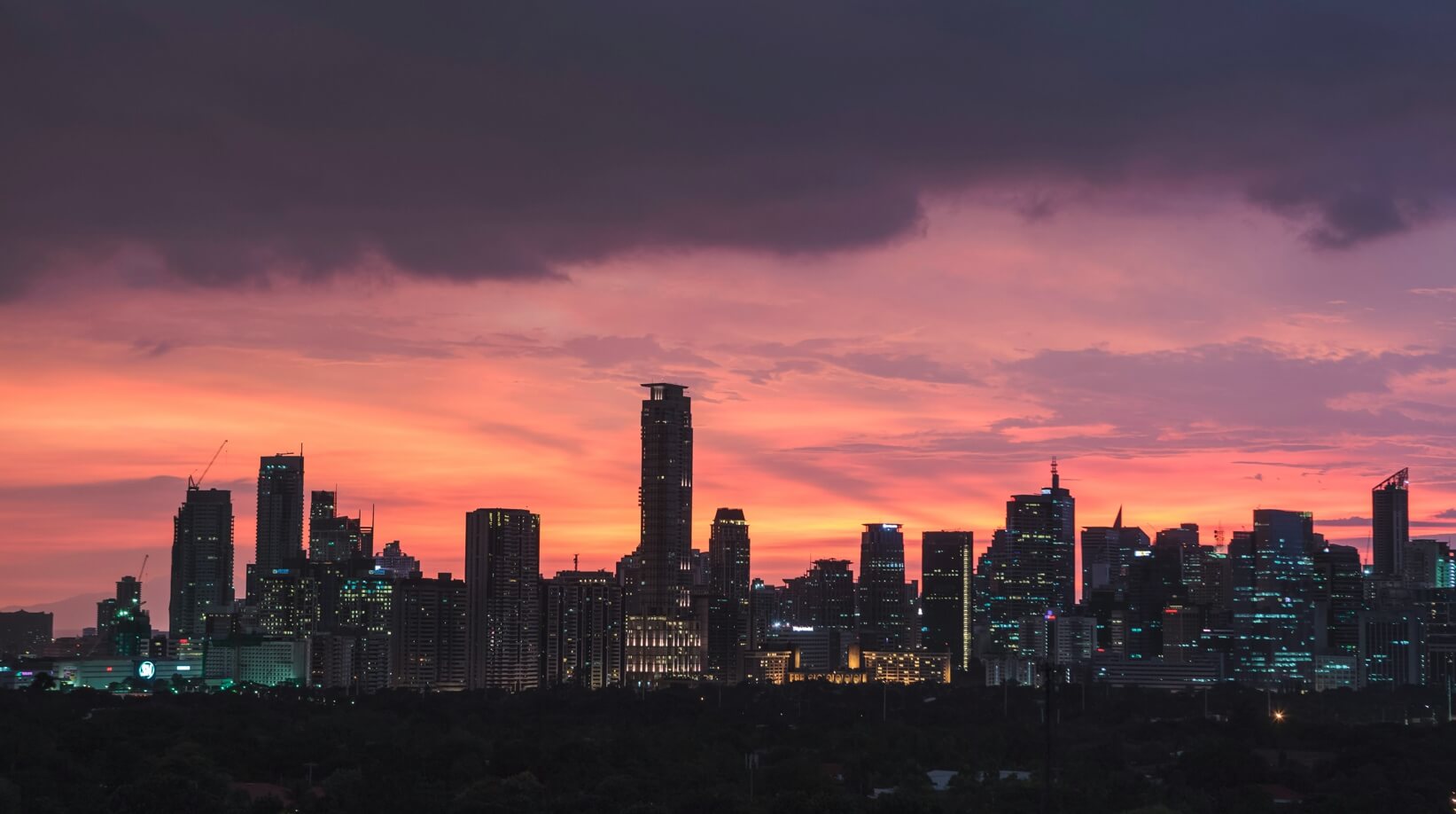 석양을 등진 마닐라 도시 사진