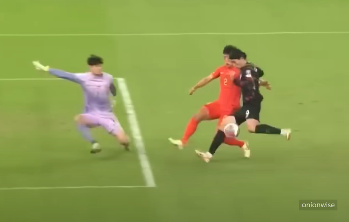 한중전 축구 국가대표팀 경기장면