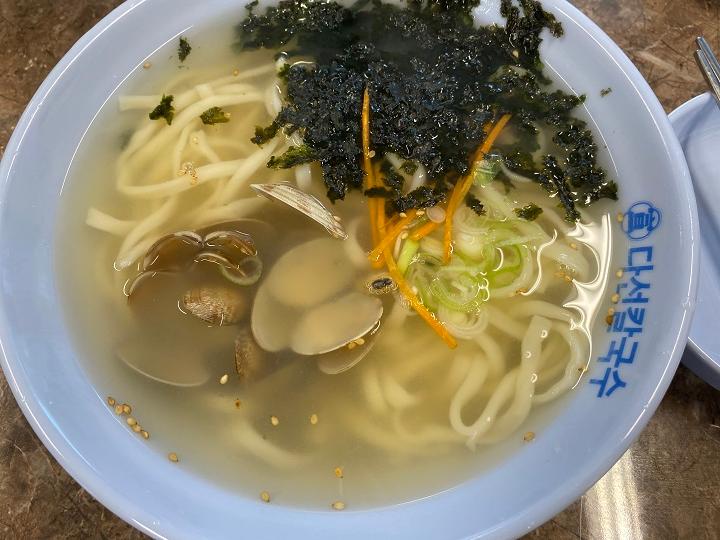 맑은-국물의-칼국수