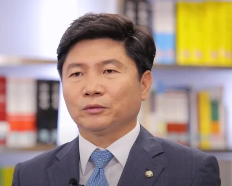 국회의원 인터뷰 사진22.webp