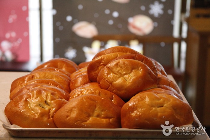 군산 맛집 이성당 빵 진열