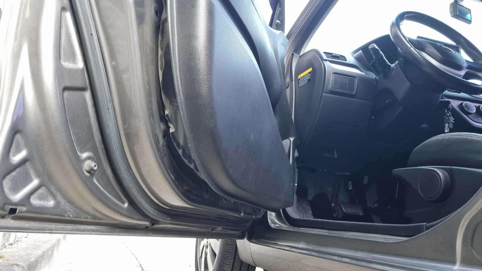 벌어진 도어트림