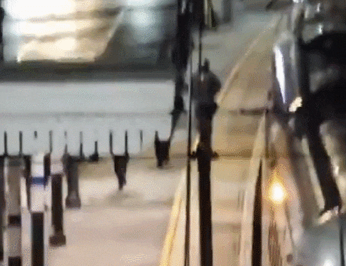 영국 열차 칼부림 사건 객실 흉기난동 기차 테러 범인은 두명