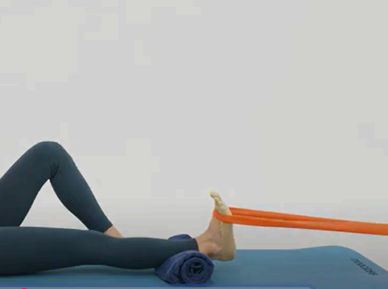 밴드 발목 굽힘 운동 이미지사진