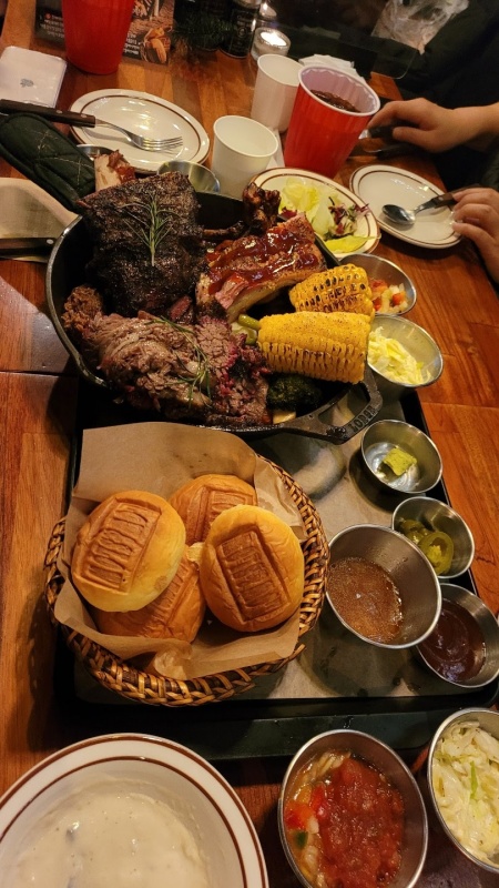 같이나오는 빵과 소스들 전체모습