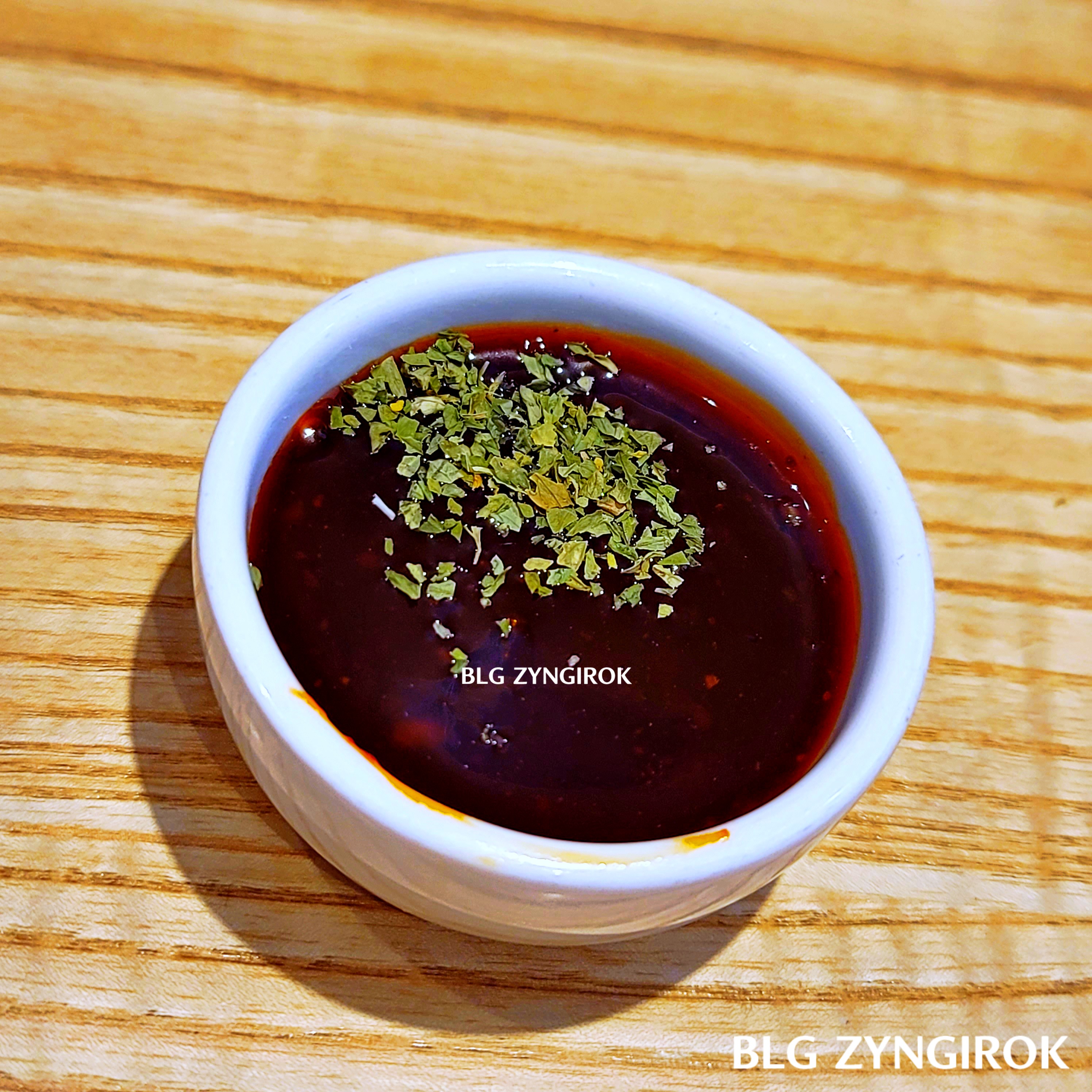 떡꼬치 도그 프레즐 소스 모습이다.