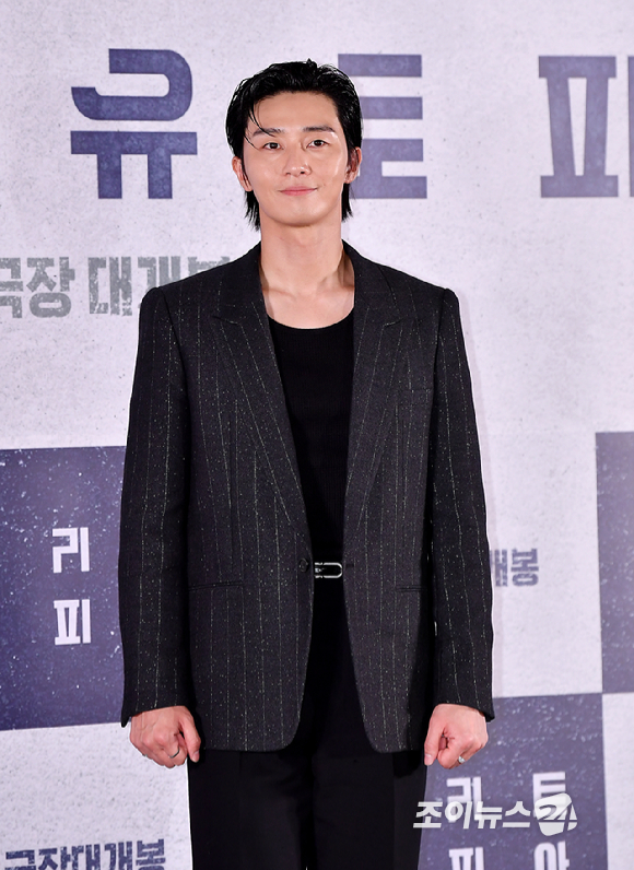 배우 박서준이 31일 오후 서울 송파구 롯데시네마 월드타워에서 열린 영화 &#39;콘크리트 유토피아&#39; 언론 시사회에서 포토타임을 갖고 있다. [사진=곽영래 기자]