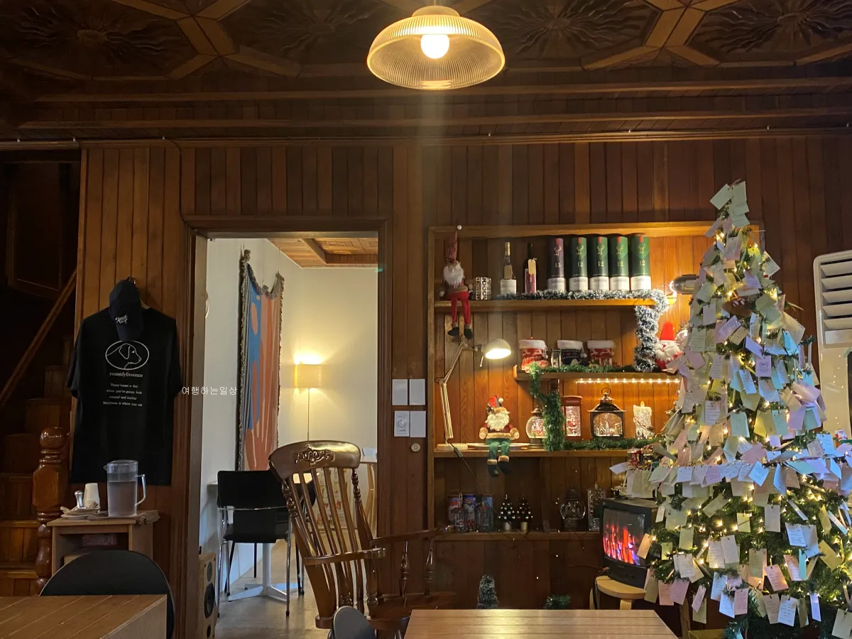 경기도-크리스마스-트리있는-분위기-좋은-카페-공간상점-part.2