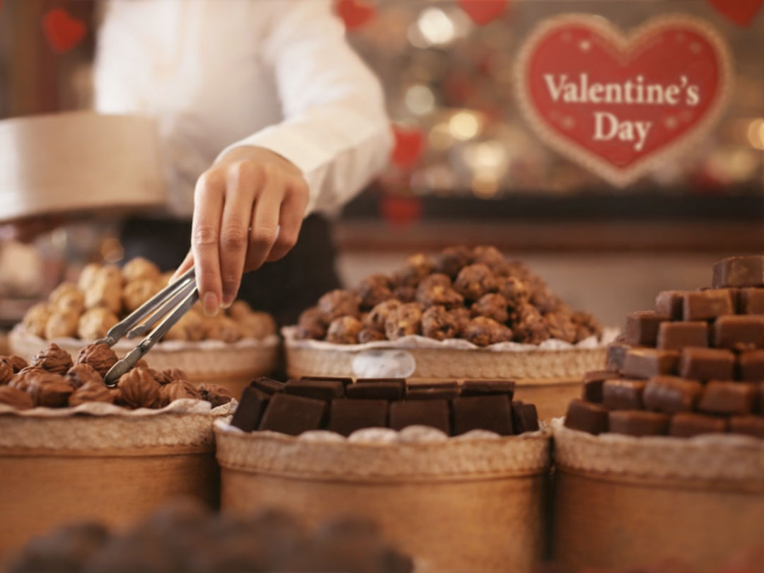 modern-valentines-day-chocolate-gift-shopping.jpg