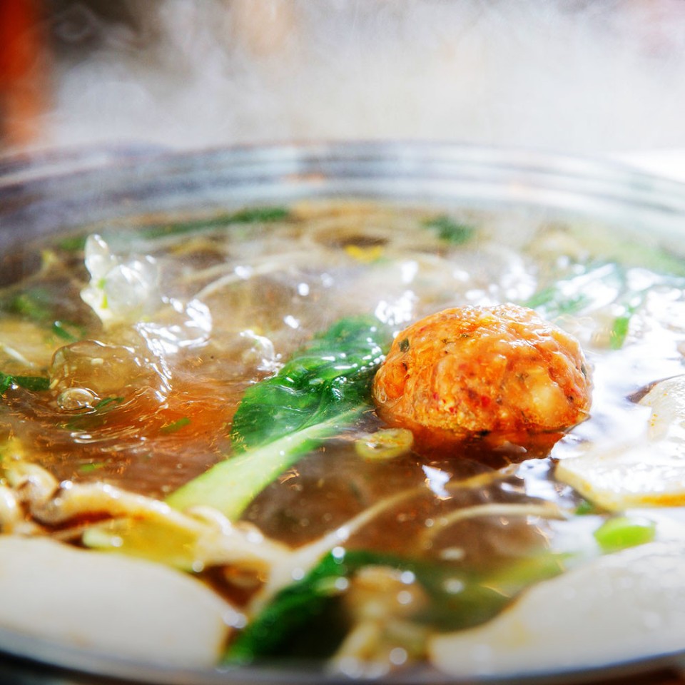시흥 물왕저수지 맛집 추천, 본가 만두전골전문점 방문객들이 극찬한 이유