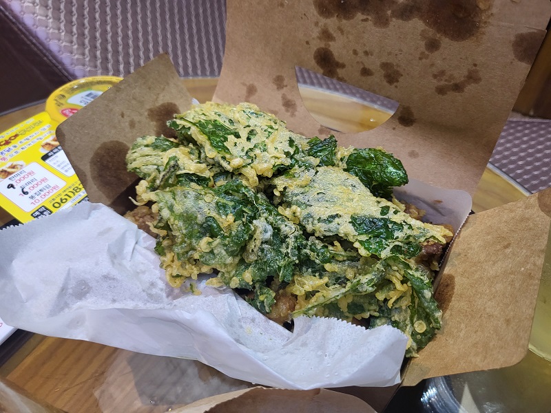 전남 고흥시장점 촌닭이두마리 똥집튀김 고명 토핑