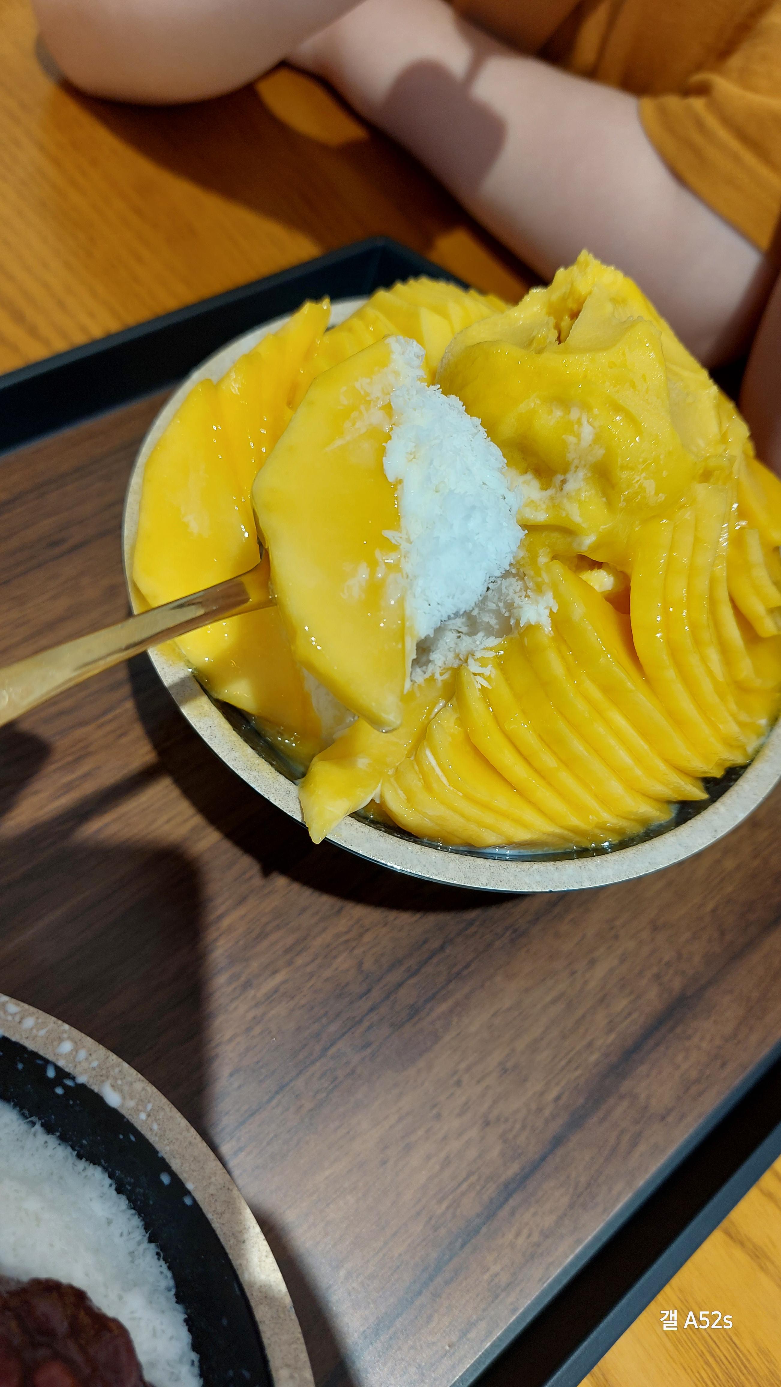 거제 아라리 망고빙수 한숟가락