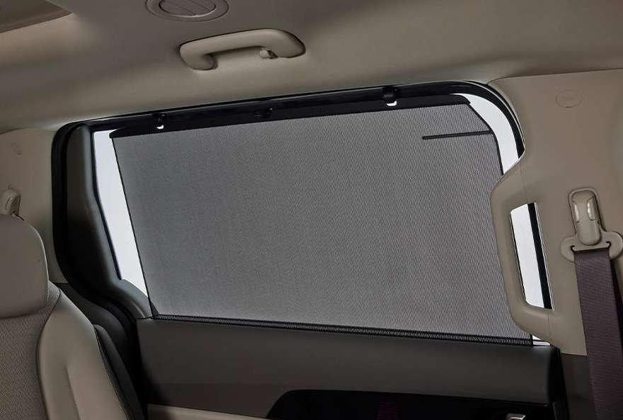 2024 카니발 하이브리드 2열 수동 햇빛가리개