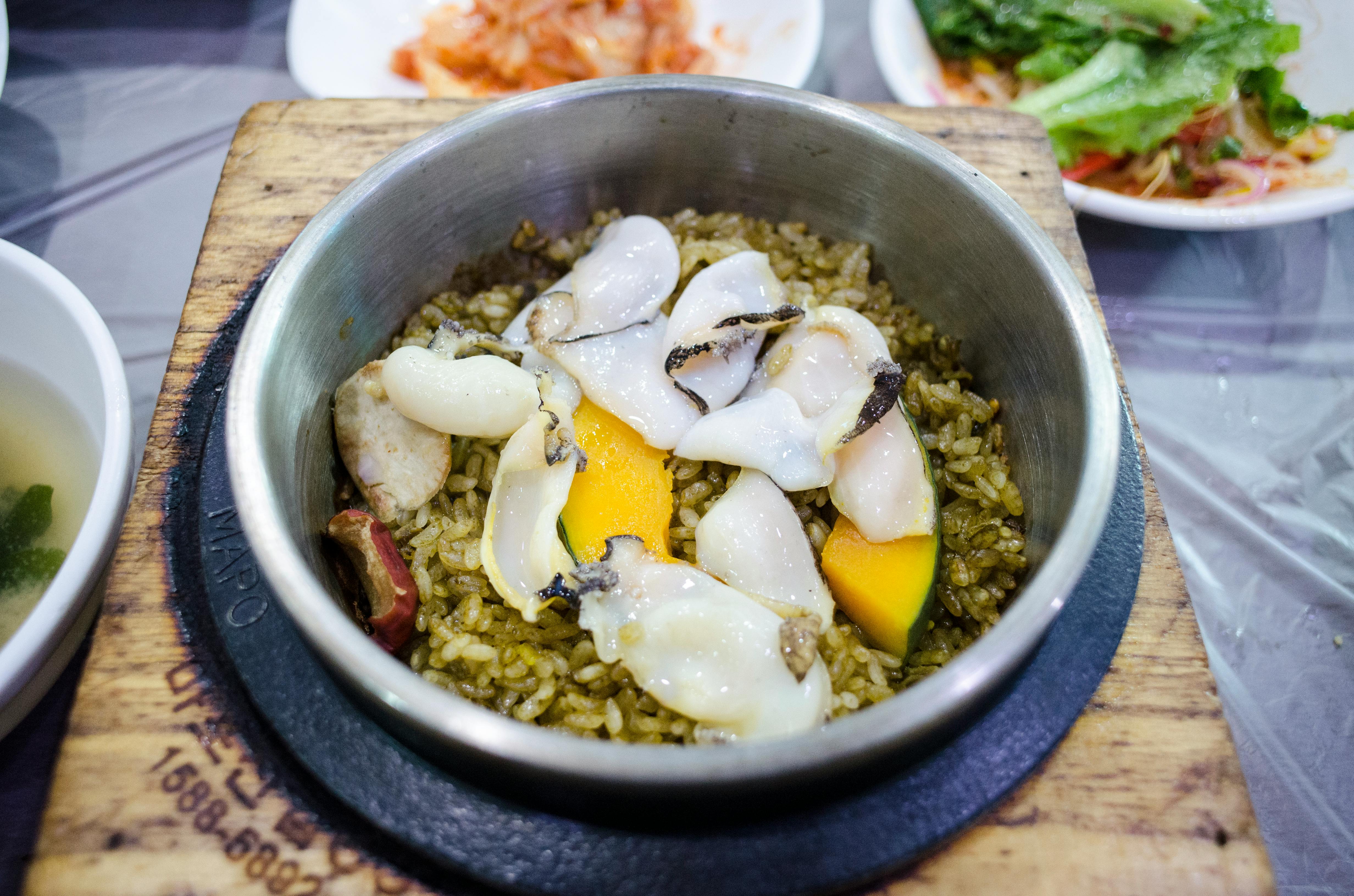 완성된 전복솥밥 사진
