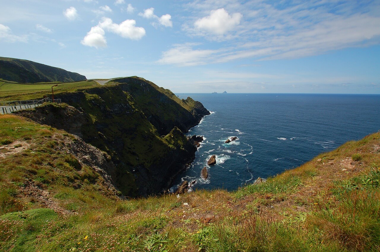 스타워즈 영화의 촬영지 스키리그 마이클의 사진입니다.