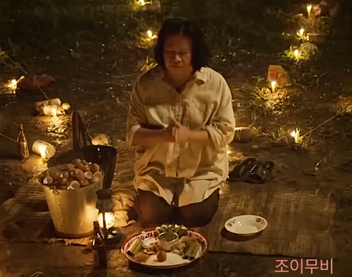 영화 내내 악령과 맞서는 님