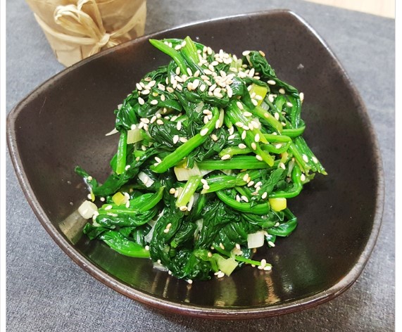 겨울 제철음식 시금치 채소