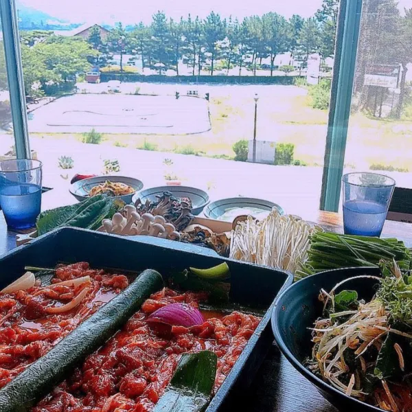 우와한 식당 오리주물럭 오리 버섯 부추