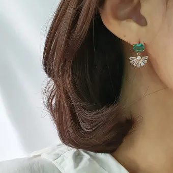 피부과 전문의가 알려주는 초록색 귀걸이 대처법에 대해_17