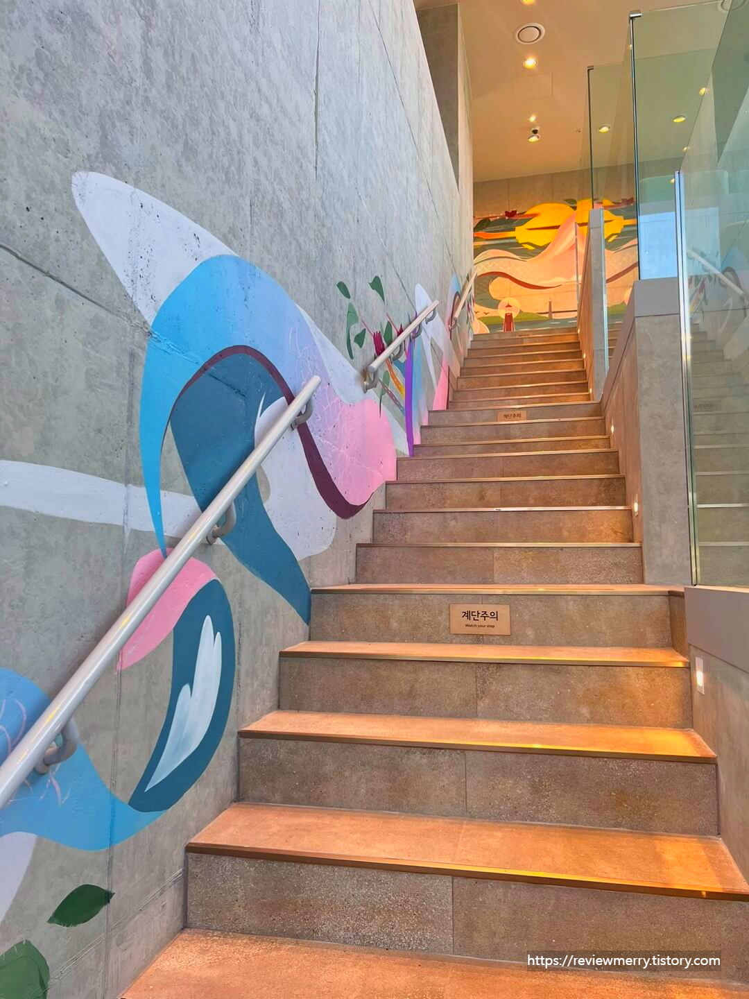 2층 올라가는 계단