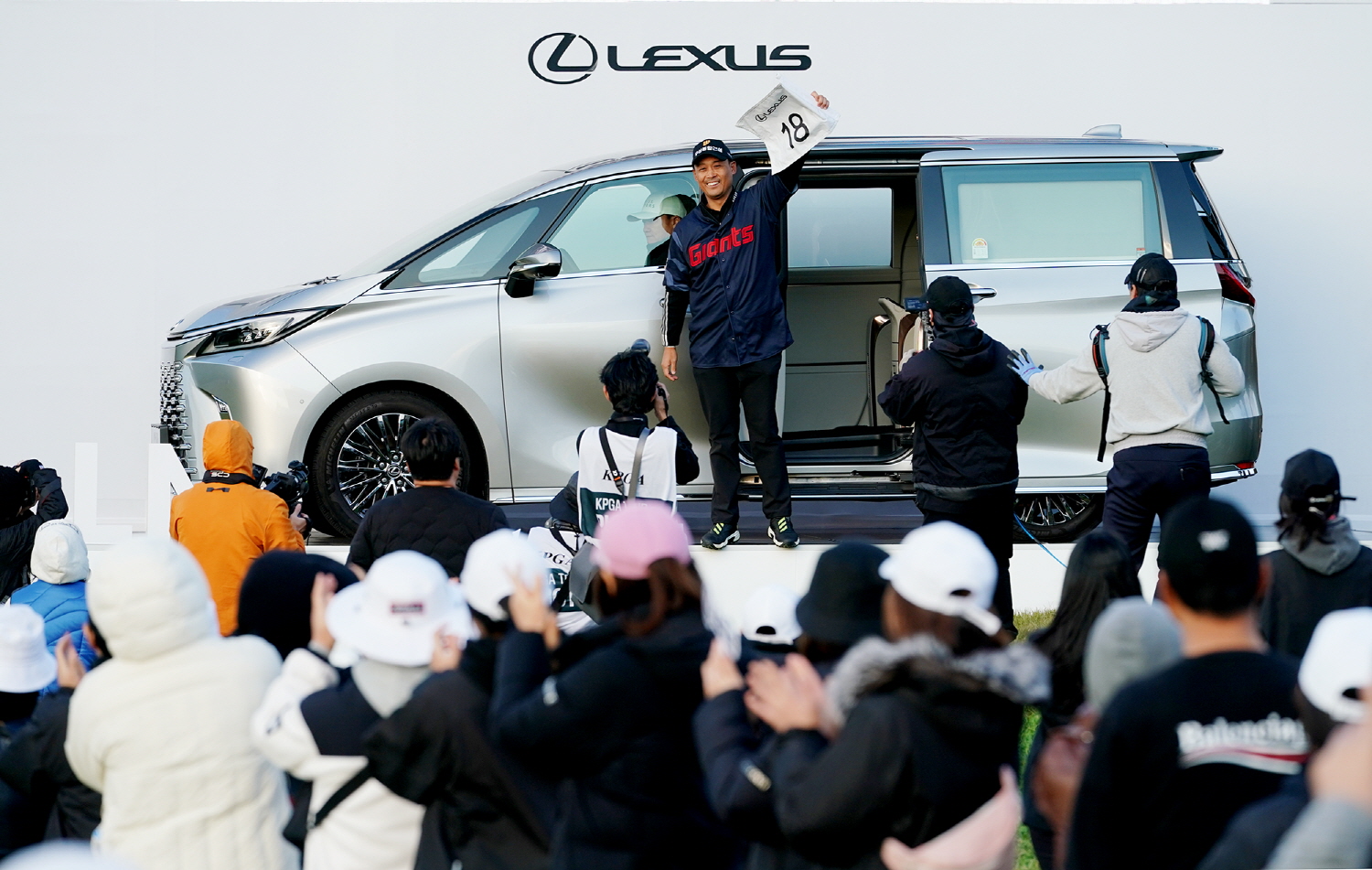 렉서스 마스터즈 챔피언 김재호의 우승 세리모니 사진