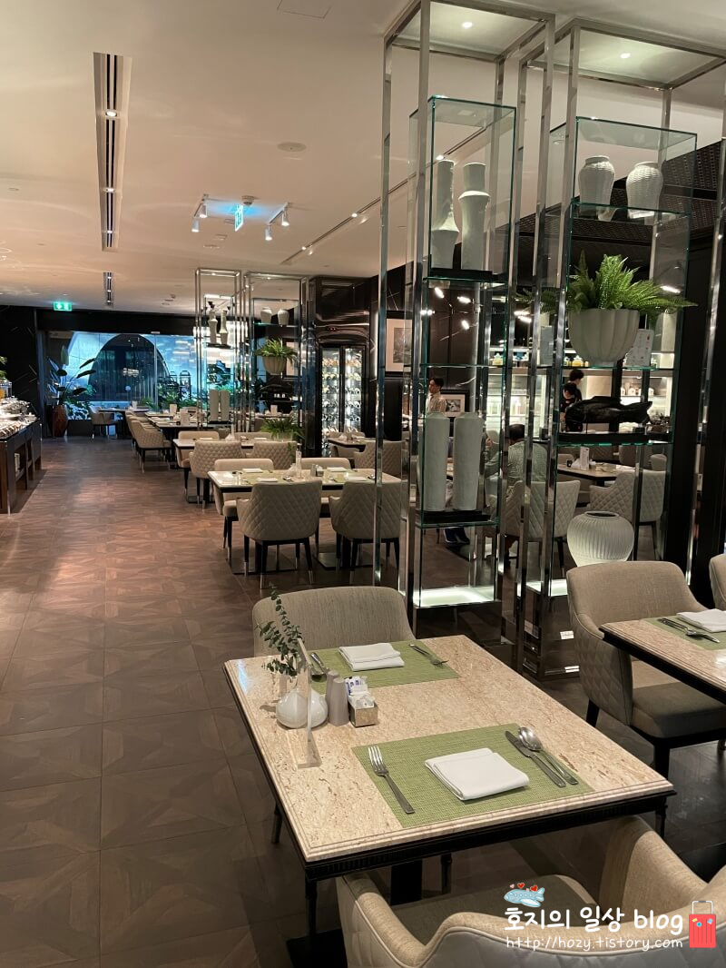 방콕 신돈캠핀스키 조식당 전경