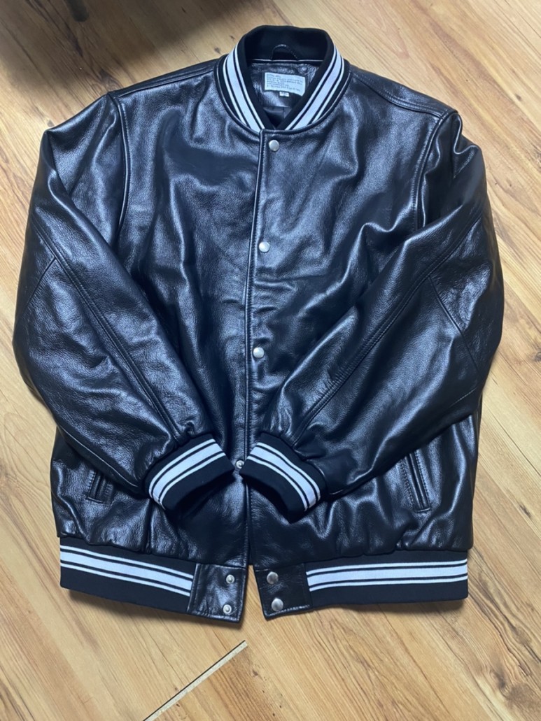 에이징씨씨씨 카우하이드(소가죽) 바시티 스타디움자켓 590 블랙