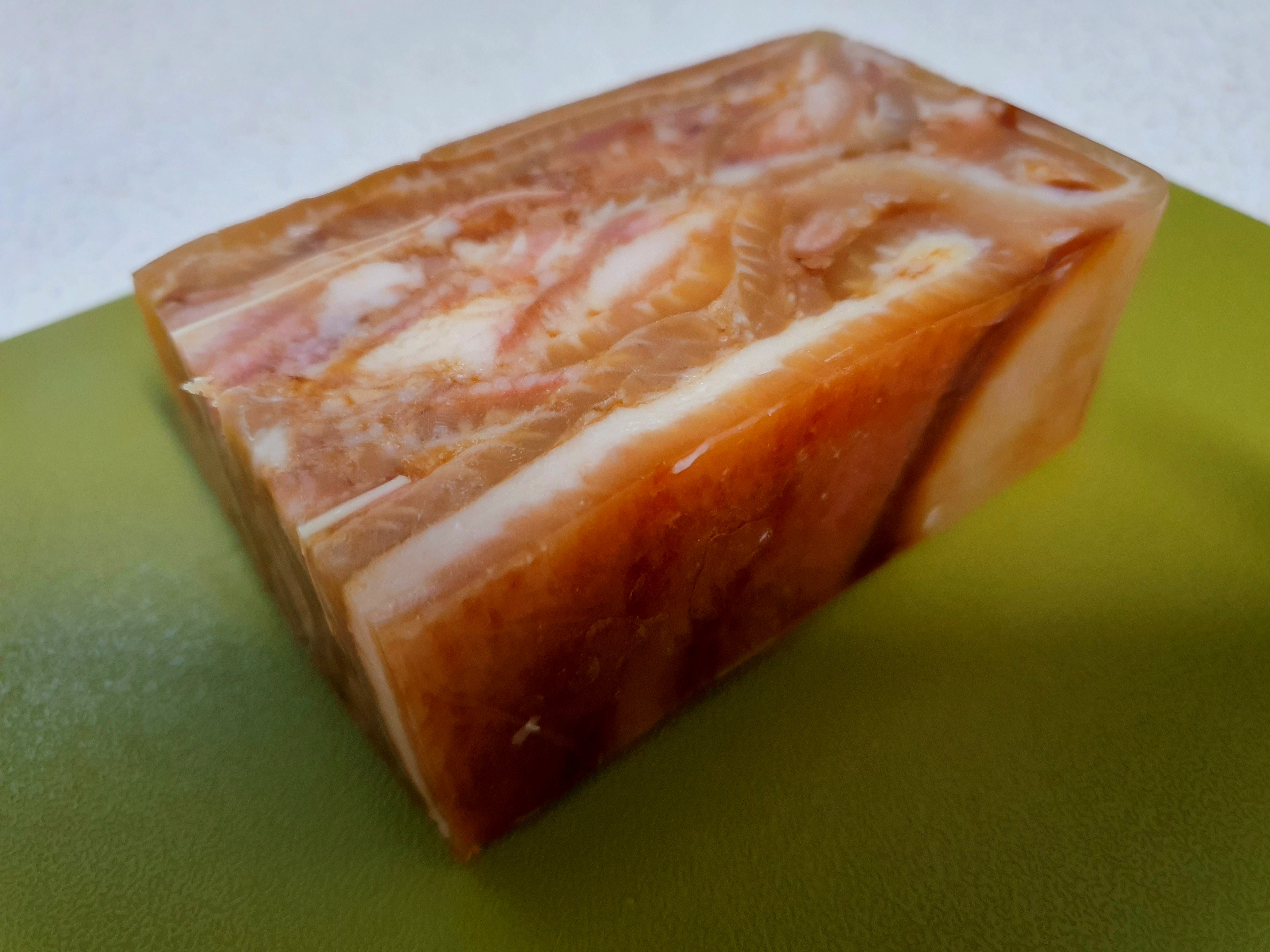 통편육이라서-썰어-먹어야-합니다.