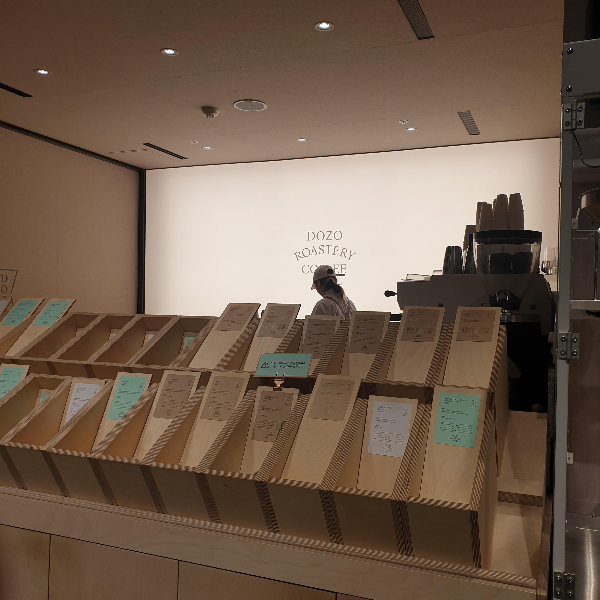 도조 커피 더현대 서울점: 현장에서 바로 로스팅해 주는 여의도 카페