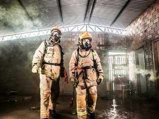 화재완진후 소방관들 사진