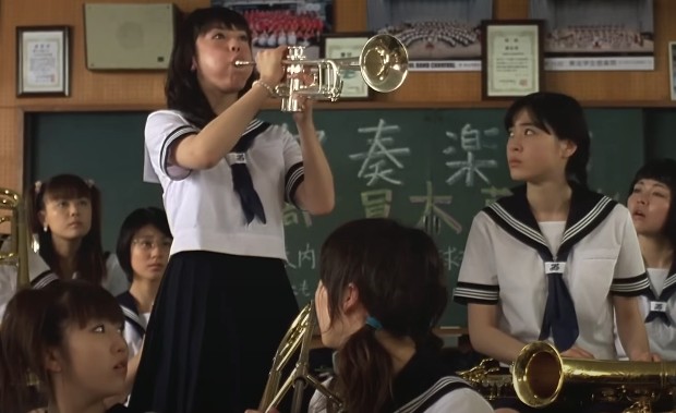 스윙걸즈 줄거리 결말 후기 리뷰(호평과 혹평) - 일본 하이틴 코미디 영화보러가기추천