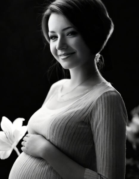 웃고 있는 임산부