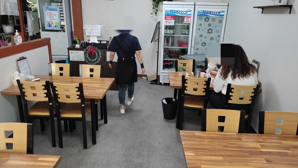 배꼽시계 식당내부