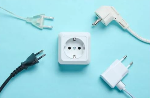 전기 콘센트 주변 먼지 제거 시 주의할 점